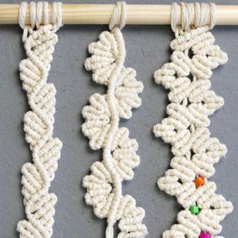 Macrame Border Patterns, Patterns For Bracelets, Floral Macrame, Macrame School, Macrame Leaf, Pola Macrame, Free Macrame Patterns, Macrame Necklaces, Macrame Plant Hanger Patterns