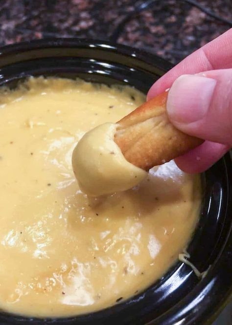 Beer Cheese Dip Crockpot, Pretzel Beer Cheese Dip, Hot Beer Cheese Dip, Dip Pretzels, Cheddar Cheese Dip, Pub Cheese, Beer Cheese Dip Recipe, Beer Cheese Sauce, Best Chicken Salad