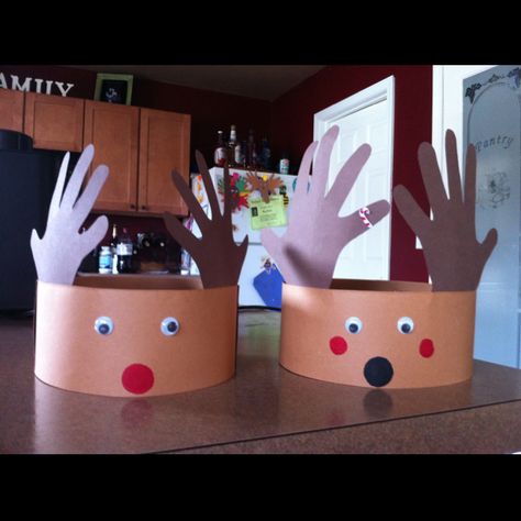 Kids reindeer hats DIY Christmas Crowns For Kids, Reindeer Hats For Kids, Reindeer Headband Craft, Bday Crown, Christmas Eyfs, Christmas Crown, Christmas Party Hats, Paper Plate Crafts For Kids, Diy Preschool