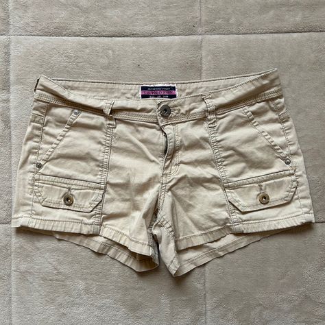 Y2K 2000 U.S. Polo Cargo Khaki Shorts With Adorable Pockets #2k #2000s #cargo #khaki #y2kfashion #2000sfashion #cargoshorts #shorts Cacky Shorts, Usernames For Discord, Khaki Aesthetic, Plus Size Y2k Outfits, Y2k Outfits Plus Size, Khaki Shorts Outfit, Short Cargo Pants, Pink Y2k Outfit, Y2k Outfits Pink