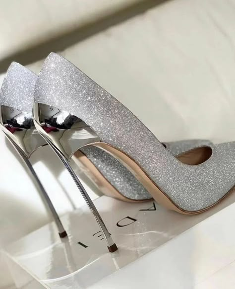 Sparkly Heels Prom, Prom Shoes Sparkly, Going Out Shoes, Grey High Heels, Simple Dress Casual, Dirty Shoes, Heels Prom, Fancy Sarees Party Wear, Cute Shoes Heels