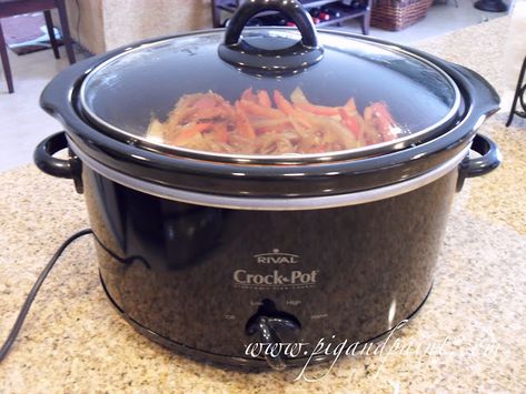 Dominican Gone Crock Pot - Pollo Guisao Dominican Dish, Dominican Recipes, Dominican Food, Crockpot Recipes Slow Cooker, Slow Cooking, Crock Pot, Pot Recipes, Good Eats, Crockpot Recipes