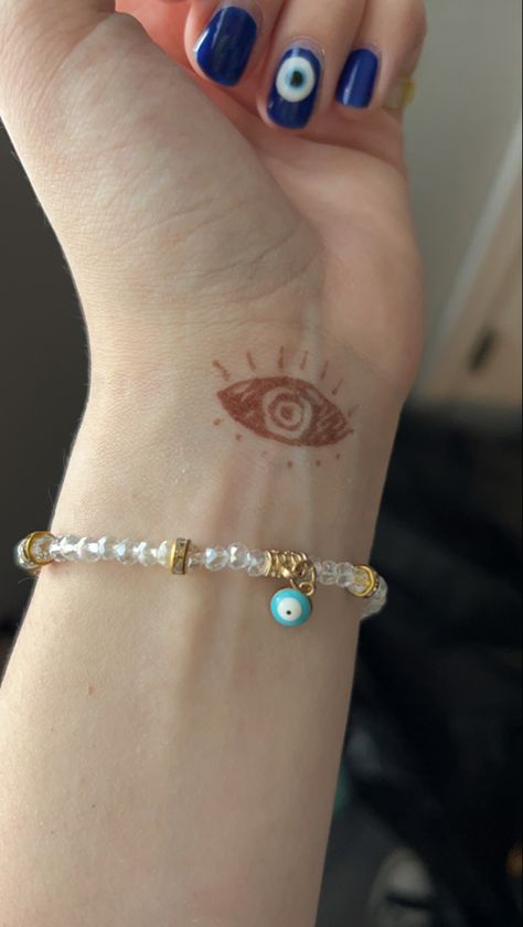 Evil eye nails, henna tattoo, bracelet Henna Eye Designs, Cute Mehandi Designs, Evil Eye Henna, Eye Henna, Cute Mehandi, Cute Henna Tattoos, Evil Eye Nails, Cute Henna, Simple Henna Tattoo