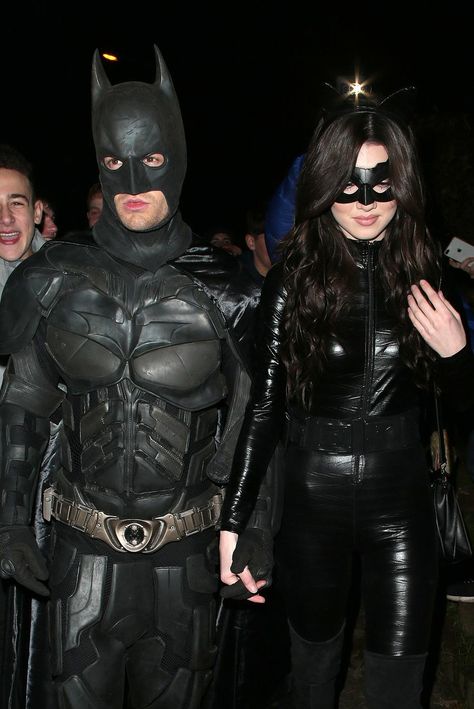 Batman Custome Halloween, Bat Man And Cat Woman Costume, Batman And Catwoman Costume, Batman And Catwoman Costumes, Catwoman Halloween Costume, Clueless Costume, Batman Halloween, Costume Couple, Celebrity Costumes