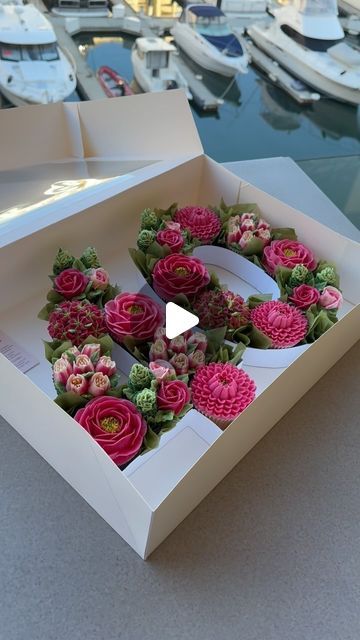 Fancy Cupcakes, Custom Desserts, Buttercream Cupcakes, Floral Cupcakes, Cupcake Art, Cupcake Display, Cake Packaging, Beautiful Cupcakes, Cupcake Bouquet