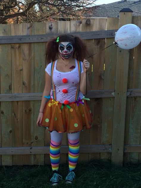 DIY Creepy Clown Halloween Costume Idea 4 Scary Clown Outfit, Diy Clown Costume, Clown Costume Diy, Evil Clown Costume, Scary Clown Costume, Clown Costume Women, Clown Outfit, Halloweenský Makeup, Clown Halloween Costumes