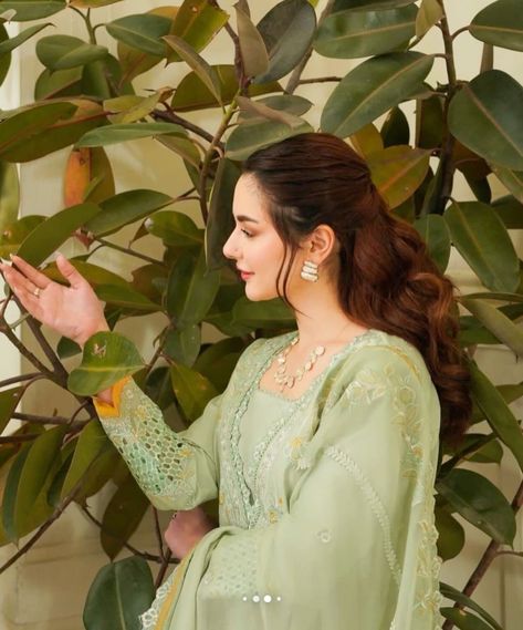 Hania Amir Photoshoot, Ariana Grande Grammys, Hania Aamir, Pakistan Fashion Week, Best Couple Pics For Dp, Hania Amir, Couple Pics For Dp, Punjabi Dress, Pakistani Dresses Casual