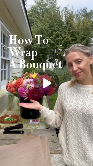 Jillian Kubala on Instagram: "Here’s a quick and simple way to wrap a bouquet🌸
•
•
•
#dahlias #dahliaseason #dahlias #flowerfarm #flowerfarming #cutflowers #flowerstagram #flowers #gardentips #floraldesign #florals #bouquet" Dahlia And Carnation Bouquet, Carnation Arrangements, Dahlia Arrangements, Wrap A Bouquet, Dahlia Flower Arrangements, Carnation Bouquet, Dahlia Bouquet, Flower Arranging, Dahlia Flower