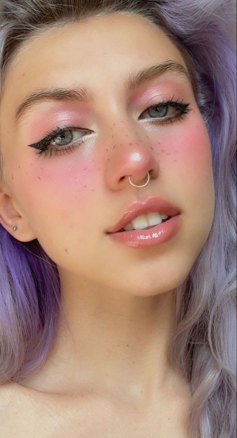 Bubblegum Pink Makeup, Rennisance Faire Makeup, Faerie Aesthetic Makeup, Fairy Make Up Ideas, Fairy Makeup Looks Simple, Pink Witch Makeup, Princess Bubblegum Makeup, Cute Fairy Makeup, Pink Fairy Makeup Looks