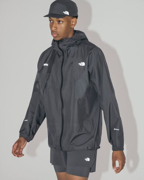 THE NORTH FACE x HYKE: Trail Running in Elegant Style - addstylers.com High School Outfit, Men Running, Fashion Event, Spring Summer 2024, Mens Activewear, Trail Running, Summer 2024, Elegant Style, Fashion News