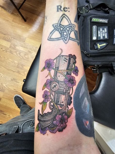 My artist freehand drew this in 20 minutes. I told him Vash's gun from Stampede (I pulled up a reference) wrapped and kind of peace-tied with purple geraniums. And he just busted out exactly what I wanted. Trigun Stampede Tattoo Ideas, Trigun Tattoo Ideas, Stampede Tattoo, Trigun Tattoo, Purple Geraniums, Trigun Stampede, Sleeve Ideas, Sleeves Ideas, Tattoo Flash Art