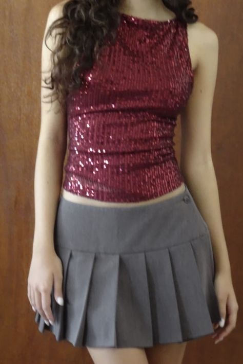 Grey Skirt, 가을 패션, Sequin Top, Looks Style, Olivia Rodrigo, Short Skirt, Vest Top, Concert Outfit, Look Fashion