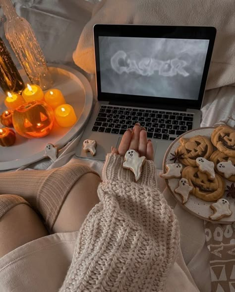 Laptop, Computer, Halloween, Bed, On Instagram, Instagram