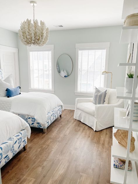 2 People 1 Bedroom Ideas, Teen Shared Bedroom Ideas, Bed Ideas For Two Sisters, Bedroom Ideas For Two Teenage Sisters, Bedroom Ideas For Sisters, Simple Bedroom Ideas For Two Sisters, Room Ideas For Sisters, Room Inspo For Two Sisters, Bedroom Ideas For 2 Sisters