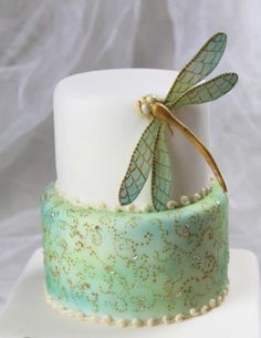 {A gumpaste Dragonfly with terrific teal coloring by Tortenherz} Dragonfly Cake, Sweets Art, Cake Wrecks, Tiered Cake, Unique Cakes, Just Cakes, Gorgeous Cakes, Occasion Cakes, Love Cake