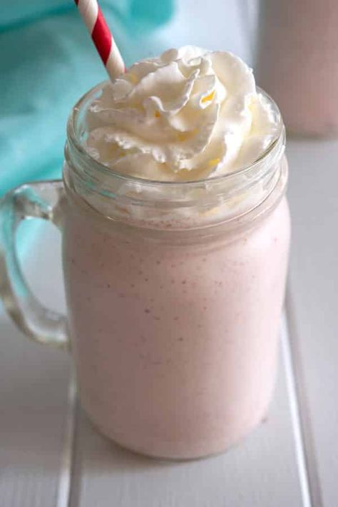 Strawberry Milkshake Recipe Without Ice Cream, Easy Milkshake Recipe Without Ice Cream, Milkshake Recipe Without Ice Cream, Strawberry Shake Recipe, Milkshake Without Ice Cream, Banana Milkshake Recipe, Milkshake Recipe Strawberry, Strawberry Banana Milkshake, Milkshake Recipe Easy