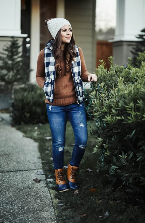 Our grass is in a constant soggy state this time of year, so hanging lights on the bushes and house calls for warm winter boots. I love this pair from Payless, because they're 100% waterproof Duck Boots Outfit Plus Size, Outfits With Duck Boots Winter, Cute Cabin Outfits Winter, Womens Rain Boots Outfits, Rain Boot Outfit Fall, Bean Boots Outfit Rainy Days, Sperry Boots Outfits For Women, Bean Boots Outfit Winter, Sperry Duck Boots Outfit Winter