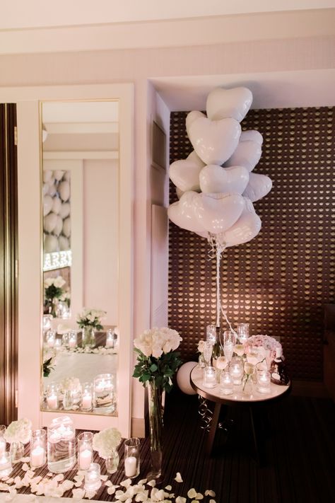 Marry Me Hotel Room Decor, Wedding Day Hotel Room Decor, Bedroom Proposal Ideas, Just Married Hotel Room Decorations, White Proposal, Hotel Room Proposal Ideas, Hotel Room Proposal, Proposal Ideas Balloons, Proposal Ideas Hotel Room