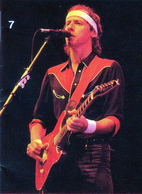 Mark Knopfler 70s, Marky Mark, Guitar Man, Famous Guitars, Nostalgic Vibes, Rock N Roll Art, Best Rock Bands, Mark Knopfler, Dire Straits