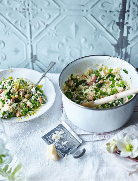 For a comforting crowd-feeding one-pot, this spring vegetable and pancetta risotto recipe from Social Pantry's Alex Head will be a hit with friends and family Summer Risotto, Winter Dishes, Risotto Recipe, Cooking Advice, Spring Vegetables, Risotto Recipes, Plum Tomatoes, Food Trends, Rice Dishes