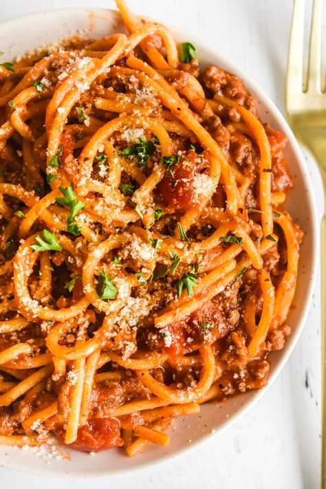 Spaghetti Beef Recipe, Dance Around The Kitchen, Spaghetti Recipes Easy, One Pot Spaghetti, Spaghetti Dinner, Easy Spaghetti, Bolognese Recipe, Dinner Side Dishes, Veggie Side Dishes