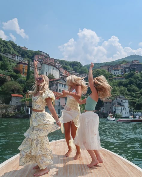 mamma mia! here we go again, dancing in lake como🌼🌅🎶 #lagodicomo #mammamia3 Mama Mia Here We Go Again, Mamma Mia Photoshoot, Outfit To The Movies, Mamma Mia Here We Go Again, Mamma Mia Fashion, Dancing Queen Aesthetic, Greece Bachelorette, Mamma Mia Style, Mama Mia Aesthetic