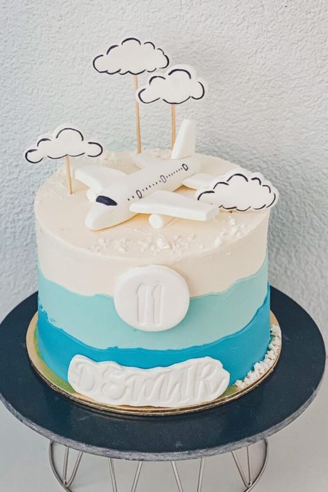 Airplane themed birthday cake ideas! Step into our airplane-inspired birthday bash, meticulously crafted to elevate your excitement levels. From creative boarding pass invites to whimsical cloud decor, get ready for a party that will sweep you off your feet and leave you soaring with joy. Cake With Clouds, Airplane Themed Birthday Party, Planes Birthday Cake, Airplane Birthday Cakes, Themed Birthday Party Ideas, Airplane Cake, Planes Birthday, Baby Birthday Decorations, Airplane Birthday Party