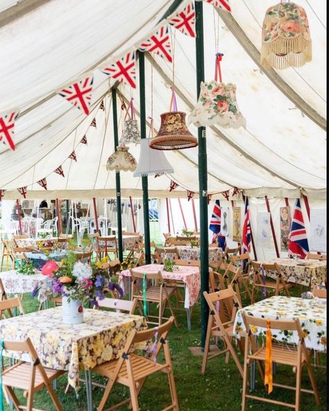 nikki renshaw on Instagram: “English summer… Haddow Down Village fair” Queens Jubilee Decorations, Queens Platinum Jubilee Party Ideas, British Street Party, British Garden Party, Coronation Ideas, Jubilee Ideas, British Themed Parties, English Garden Party, Village Fair