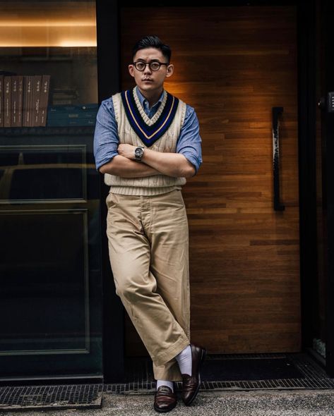 Japanese Preppy Fashion, Japanese Ivy Style, Ivy League Style Men, Preppy Outfits Men, Japanese Americana, Japanese Mens Fashion, Normcore Fashion, Cream Vest, Sweater Outfits Men