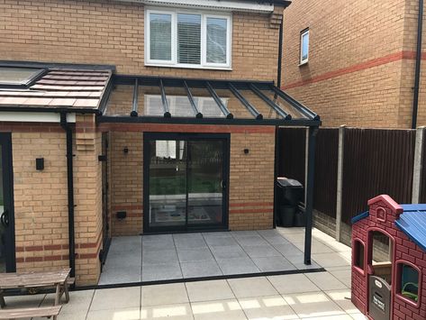 Verandas Ideas Outdoor, Patio Roof Extension Ideas, Glass Veranda, Iron Pergola, Pergola Outdoor Living, Canopy Roof, Glass Porch, Garden Room Extensions, Covered Patio Design