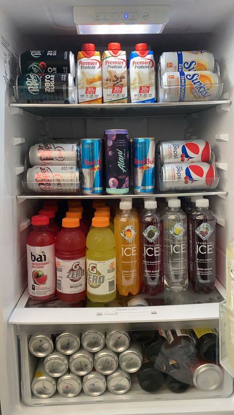 Gym Mini Fridge, Home Gym Mini Fridge, Fridge Food Ideas, Gym Rat Fridge, Mini Fridge Aesthetic Drinks, Mini Fridge Inspo Food, Drink Fridge Organization, Mini Fridge Food Ideas, College Mini Fridge Food