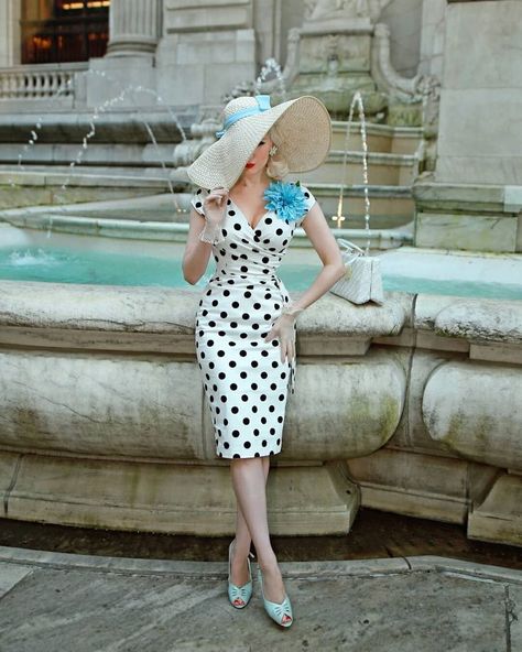 50s Womens Fashion, The Pretty Dress Company, Teddy Boys, Look Retro, Bodycon Dress With Sleeves, Vintage Models, Tea Length Dresses, Moda Vintage, Looks Chic