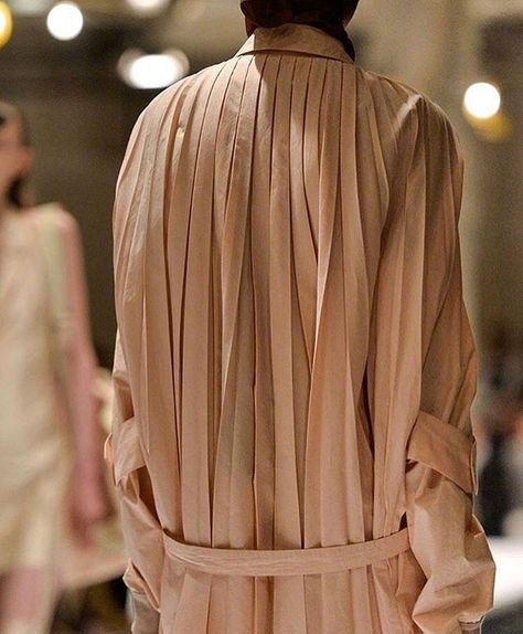 Detail Couture, Hood By Air, Beige Outfit, Takashi Murakami, Sheer Fashion, Summer Blouse, Looks Street Style, Looks Style, Mode Inspiration