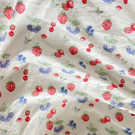 Djerf Avenue Summer Berries, Djerf Avenue Summer, Cute Duvet Covers, Djerf Avenue, Summer Berries, Pretty Room, Room Inspiration Bedroom, Brooklyn New York, Room Aesthetic