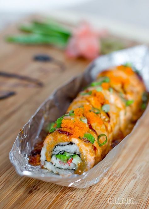 Collected from (How Daily) Baked Salmon Roll Sushi, Salmon Sushi Rolls Recipes, Cooked Salmon Sushi Rolls, Baked Sushi Roll, Cooked Salmon Sushi, Baked Salmon Roll, Mexican Sushi, Sushi King, Baked Sushi