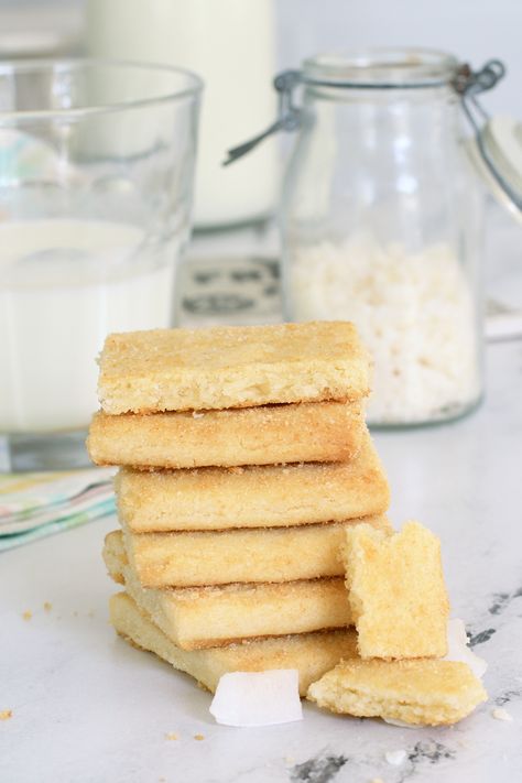 Coconut Shortbread Cookies! These perfectly buttery shortbread cookies have a lovely coconut flavor. The cookies are topped with coconut sugar two times for extra crunch and flavor. Shortbread Scottish, Coconut Shortbread Cookies, Coconut Shortbread, Coconut Pound Cakes, Coconut Biscuits, Coffee Bread, Coconut Flour Recipes, Coconut Shavings, Lemon Curd Filling