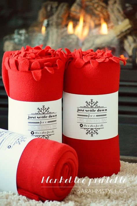 You want simple but fun gifts for neighbors this Christmas and you're looking for ideas? Here are 25 great gifts that your friends and neighbors will love. Decorate Christmas, Christmas Neighbor, Neighbor Christmas Gifts, Creative Juice, Wedding Gifts For Friends, Tags Diy, Christmas Gifts For Coworkers, Holiday Candy