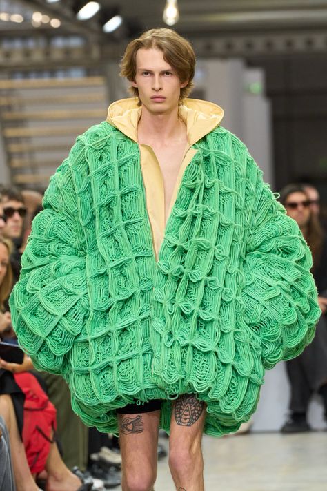 JW Anderson Spring 2025 Menswear https://www.vogue.com/fashion-shows/spring-2025-menswear/j-w-anderson/slideshow/detail#16 J W Anderson, Jw Anderson, Fashion Show, Textiles, Vogue, Knitting, On Instagram, Instagram