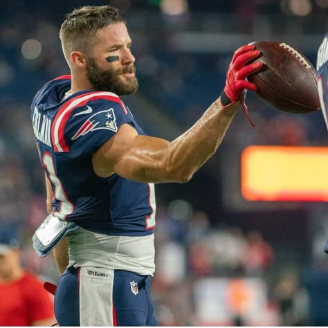 Edelman Patriots, Football Costume, Football Guys, Go Pats, New England Patriots Football, 34th Birthday, Football Photography, Julian Edelman, Patriots Football