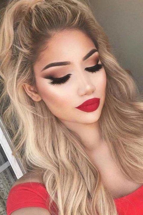 make up #makeuptutorials Makeup Bibir, Make Up Diy, Red Lipstick Looks, Makeup Cantik, Red Lipstick Shades, Makeup Tip, Prom Makeup Looks, Classic Makeup, Red Dress Makeup