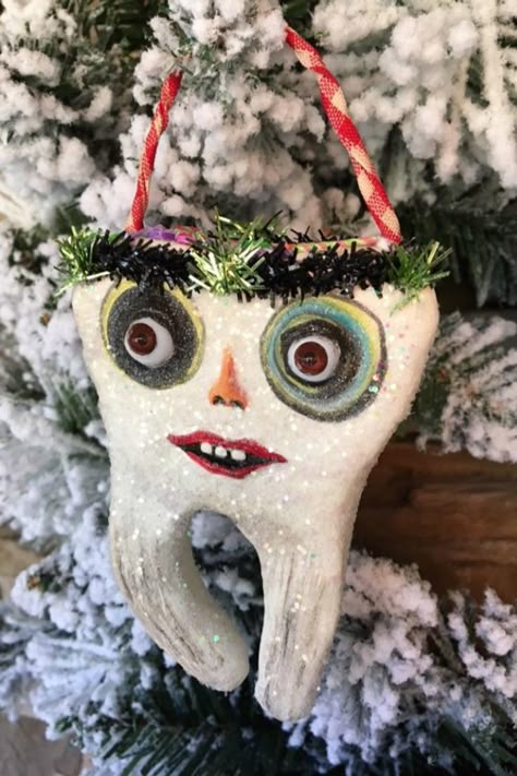 N2Hookin: Christmas Sweet Tooth Ornament, Dark Christmas Weird Christmas Ornaments Diy, Creepy Christmas Ornaments, Krampus Christmas Decor, Creepy Christmas Decorations, Halloween Lifestyle, 2024 Ornaments, Evil Santa, Tooth Ornaments, Moody Christmas