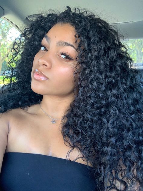 Middle Part Curly Hair, Curly Hair Weave, Long Weave Hairstyles, Black Hairstyles With Weave, Natural Hair Weaves, Straight Weave Hairstyles, Curly Weave Hairstyles, Braided Bun Hairstyles, Loose Waves Hair