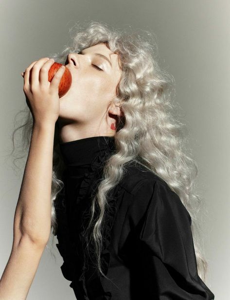 Fruit Shoot, Woman Eating, Forbidden Fruit, Fruit Photography, Foto Art, Silver Hair, Photography Inspo, Editorial Photography, Art References