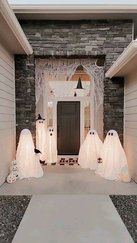 Diy Halloween Ghost Decorations, Haloween Decor, Diy Halloween Ghosts, Front Porch Decor Ideas, Halloween Ghost Decorations, Halloween Front Porch Decor, Hanging Ghosts, Halloween Balloons, Halloween Porch Decorations