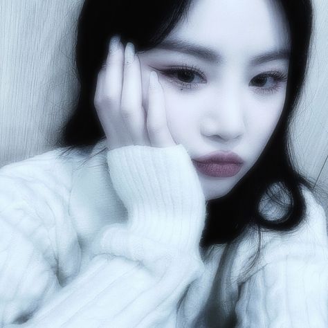 #soojin blurry #icon #kpop #aesthetic Kpop Aesthetic, Black