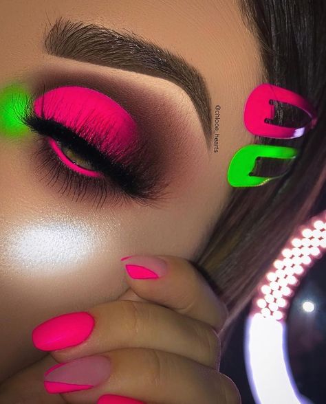 Neon pink and green makeup look.   #eyemakeup #pinkmakeup #eyeshadow Pink And Blue Eyeshadow, Pink And Green Makeup, Colorful Makeup Looks, Green Makeup Look, Uv Makeup, Green Eyeshadow Look, Neon Eyeshadow, Pink Eyeshadow Look, Beautiful Eyeshadow