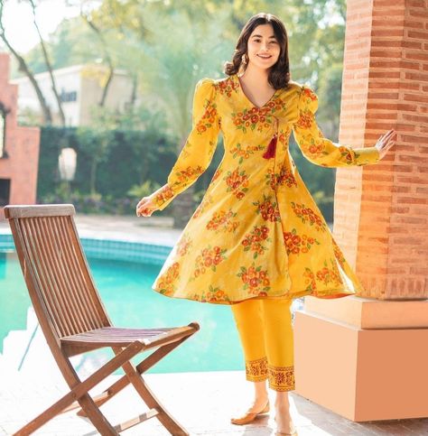 Short Angrakha Style Frock Pakistani, Angrakha Frock Casual, Angrakha Design Frock, Cotton Angrakha Suits, Angrakha Style Short Frock, Angrakha Style Frock Pakistani, Formal Frocks For Women, Short Frock Design 2023, Angrakha Frock Design