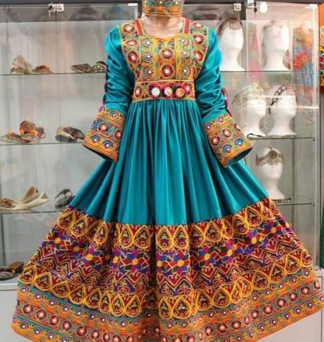 Afghan Kuchi Wedding Dresses | Afghani clothes, Afghan clothes #Afghan #Kuchi #Wedding #Dresses #Afghani #clothes, #Afghan #clothes Traditional Frocks, Elegant Skirt Outfits, Eclectic Clothes, Gown Dress Party Wear, Afghani Dresses, Afghan Style, Afghani Clothes, Balochi Dress, Afghan Dress