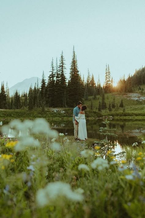 Engagament Photos, Hiking Engagement Photos, Rainy Photoshoot, Rainy Engagement Photos, Hiking Engagement, Adventure Engagement Photos, Couple Engagement Pictures, Mountain Engagement Photos, Backpacking Adventure