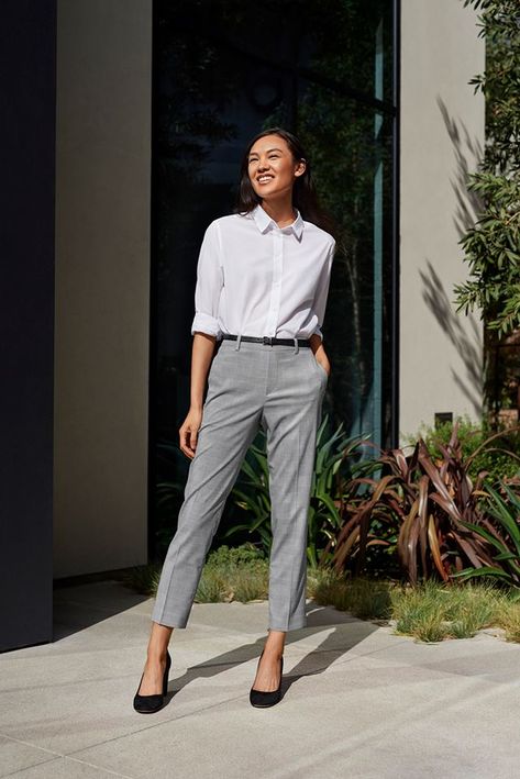 Uniqlo Look Fashionable Business Attire, Business Attire Dress, Womens Business Attire, Celana Fashion, Business Attire Women, Smart Casual Wear, Corporate Attire, Summer Work, Professional Attire